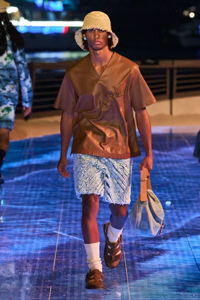 Look 60